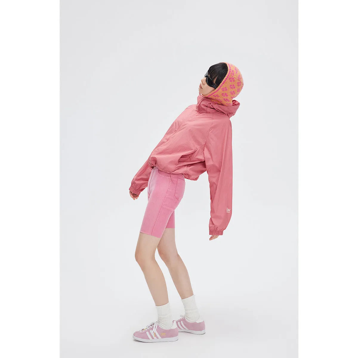Men's thin hooded sports coat in chemical fibre blend fabric with top stitching slit pockets