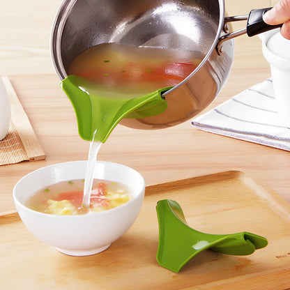 Green silicone soup funnel, 12x3x4.5cm PC material, clamps to round pots for spill-free pouring, 30g weight