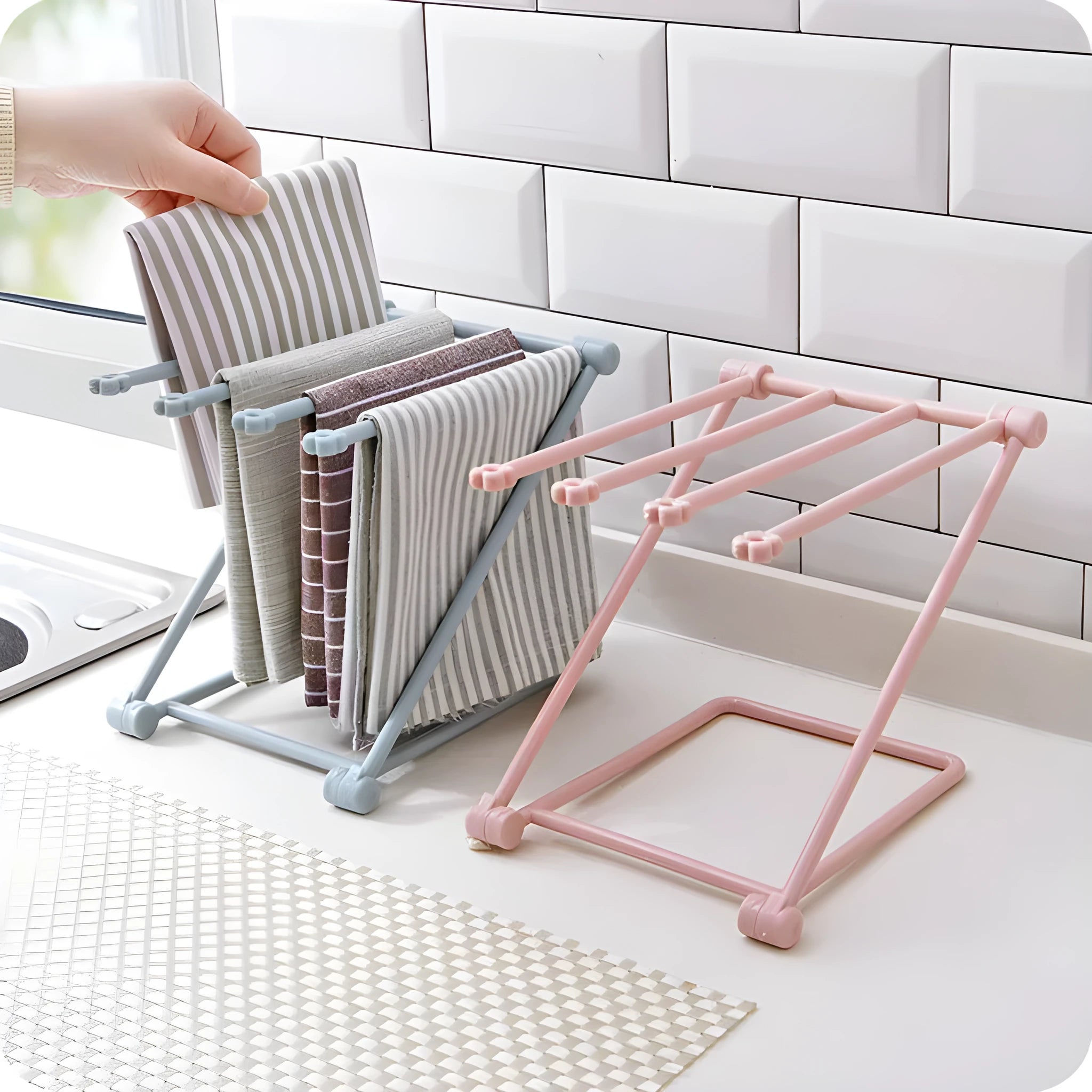 Foldable plastic dishcloth shelf in Nordic colours for kitchen bottle storage
