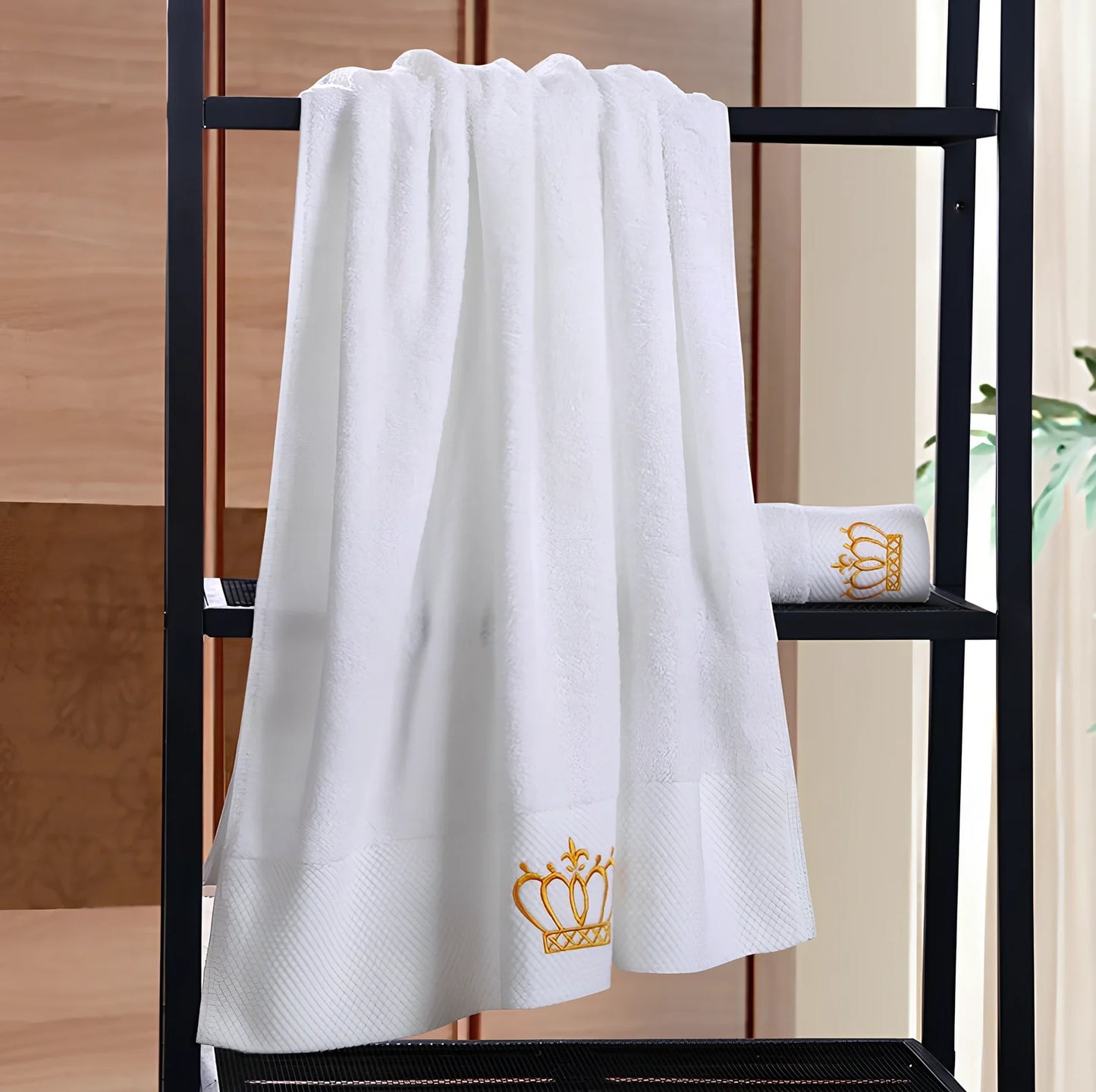 Large 70x140cm cotton bath towel with custom embroidery for hotel sauna use, 100% cotton absorbency