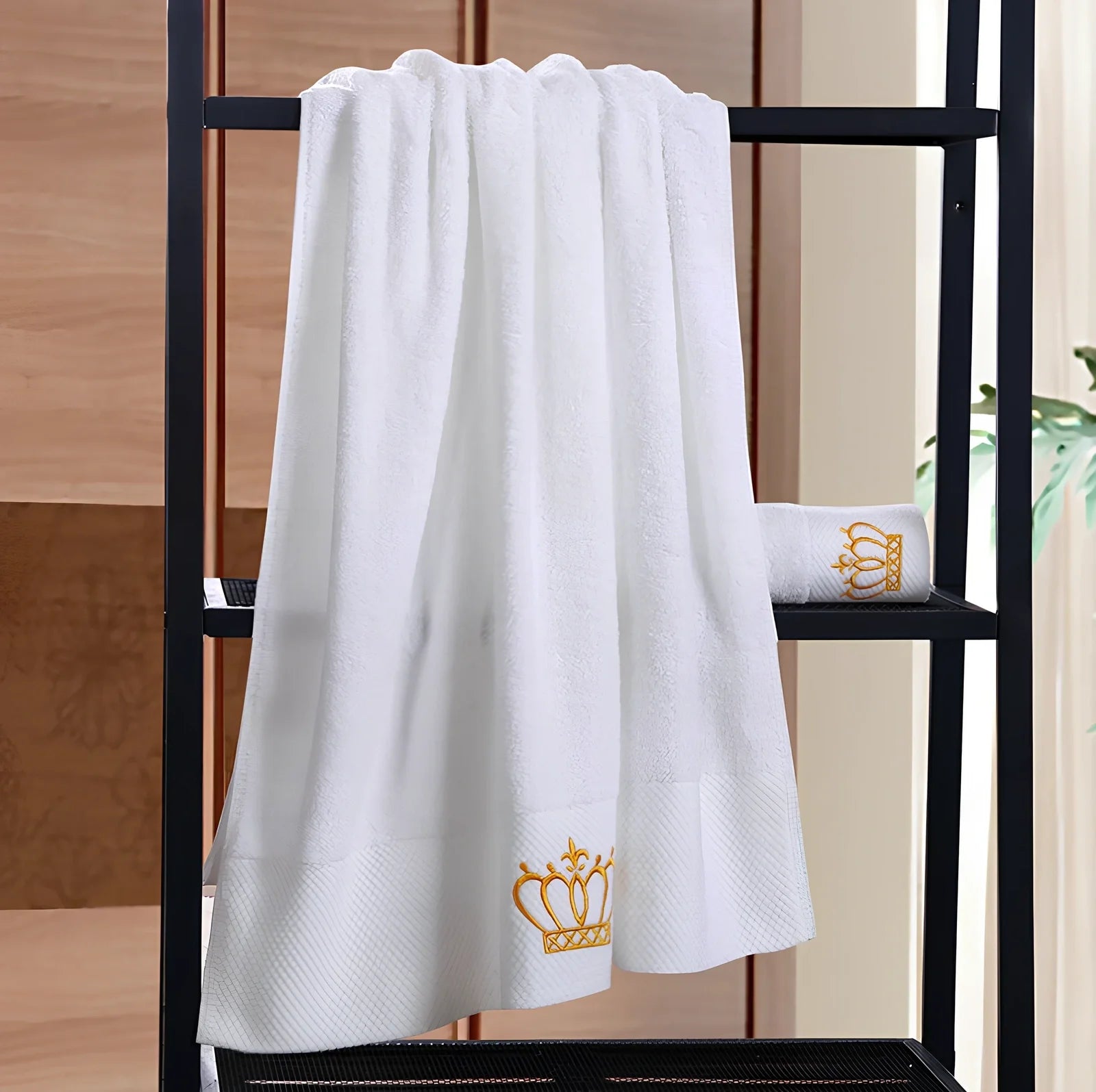 Large 70x140cm cotton bath towel with custom embroidery for hotel sauna use, 100% cotton absorbency