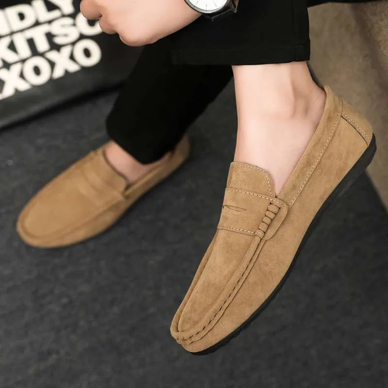 Men's black Gommino Korean fashion slip-on shoes with round toe and textured grape particle detailing on the PU upper.