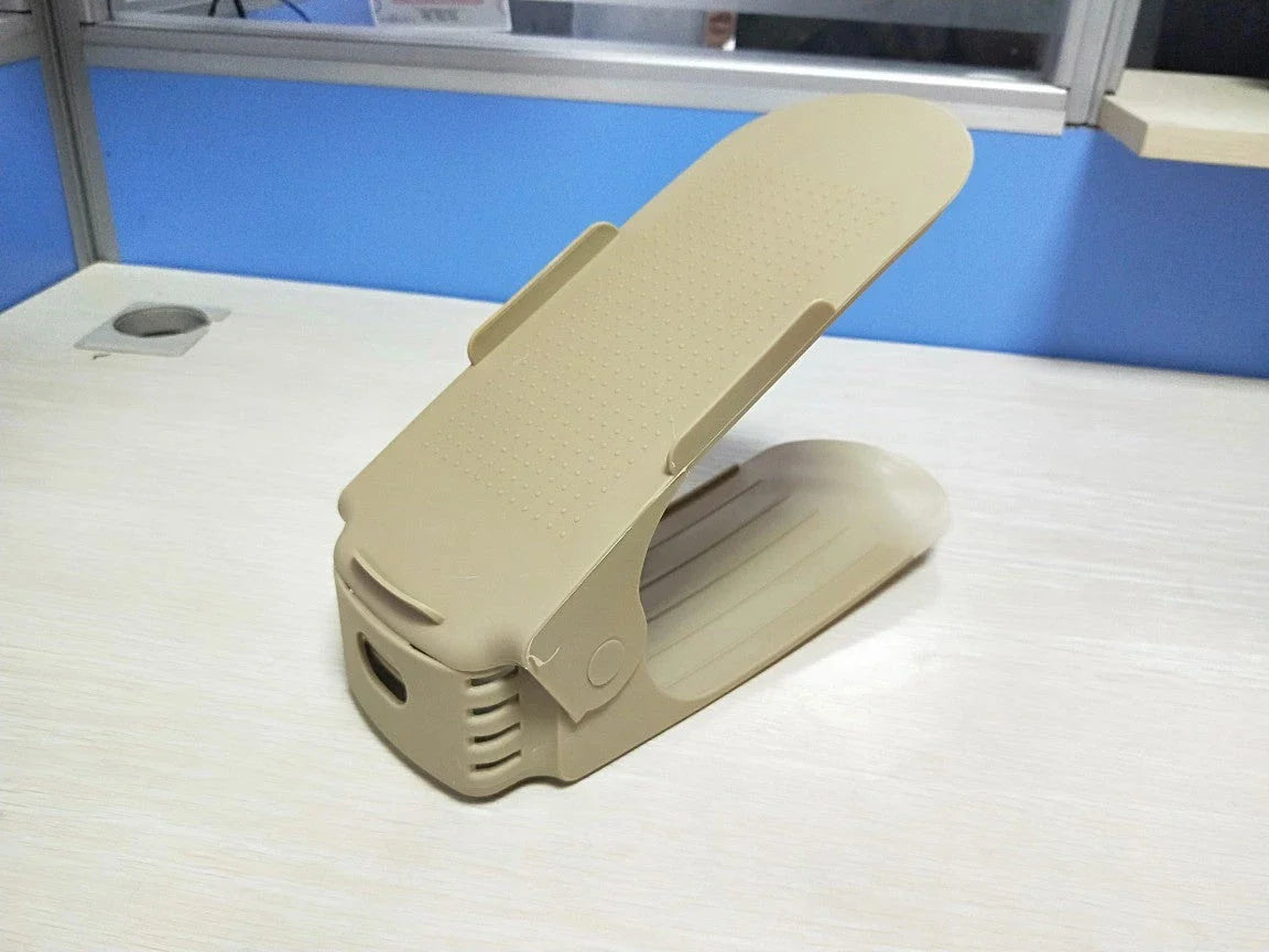 Adjustable double shoe rack made of durable polypropylene with customizable height to organize your shoe collection