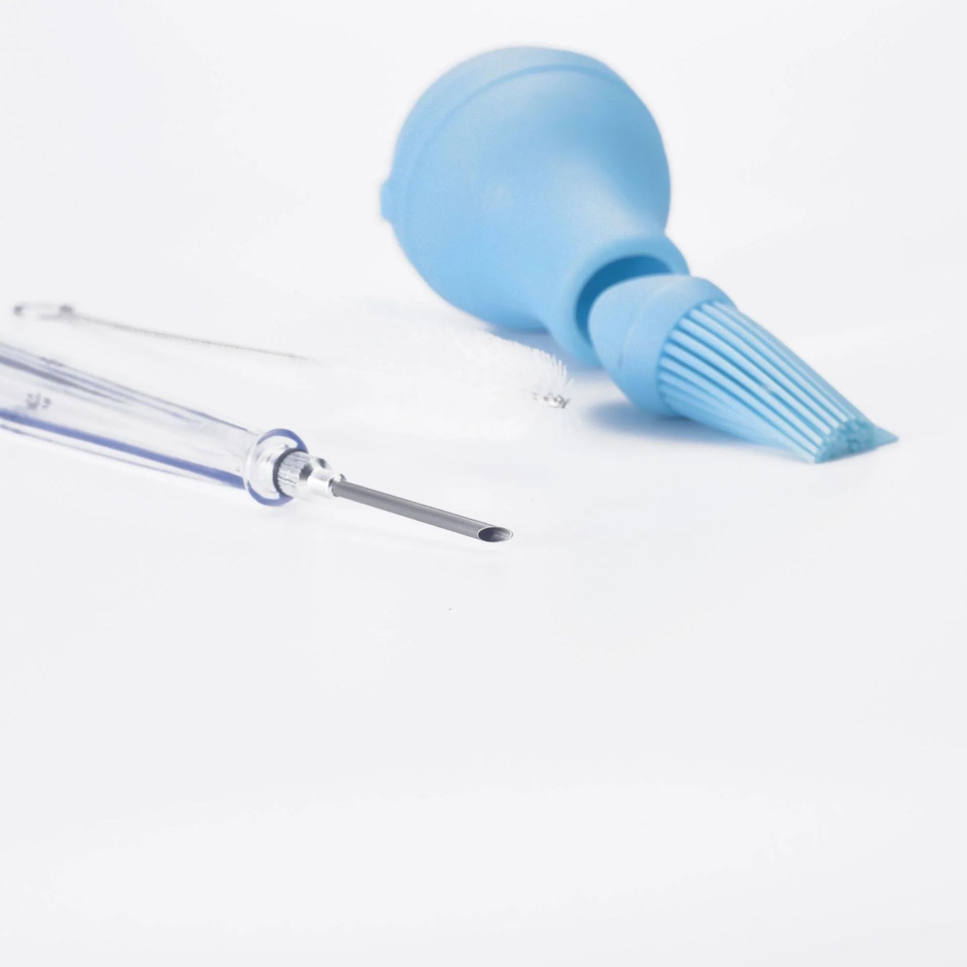 Drip oil seasoning tube with cleaning brush, 6.4X31.5cm, in blue, green, or red