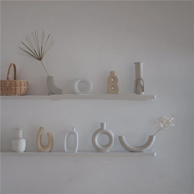 Minimalist ceramic vase set for modern home decoration, perfect for dry flower arrangements.