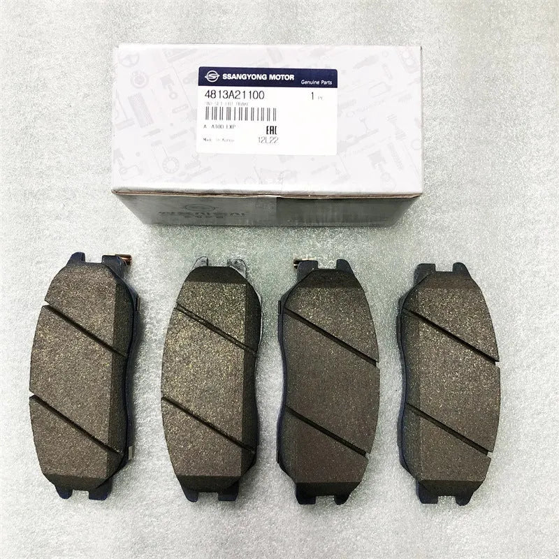 Aiteng Kyron Rester brake pad and metal accessories set with part numbers 4813009A10 and 4813008BA0.