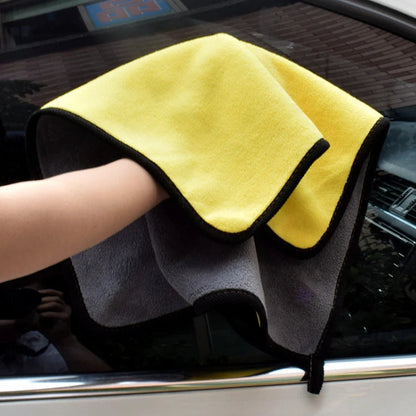 Two-colour double-sided car cleaning towel for scratch-free wash