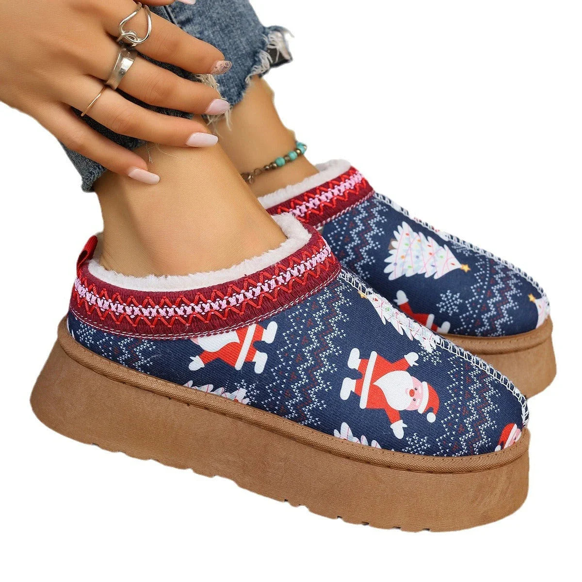 Women's plush-lined Christmas ankle boots with festive prints for winter warmth