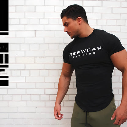 Slim-fit quick-drying stretch short-sleeve t-shirt in black with embossed letter prints, round neck, sizes M-XXL