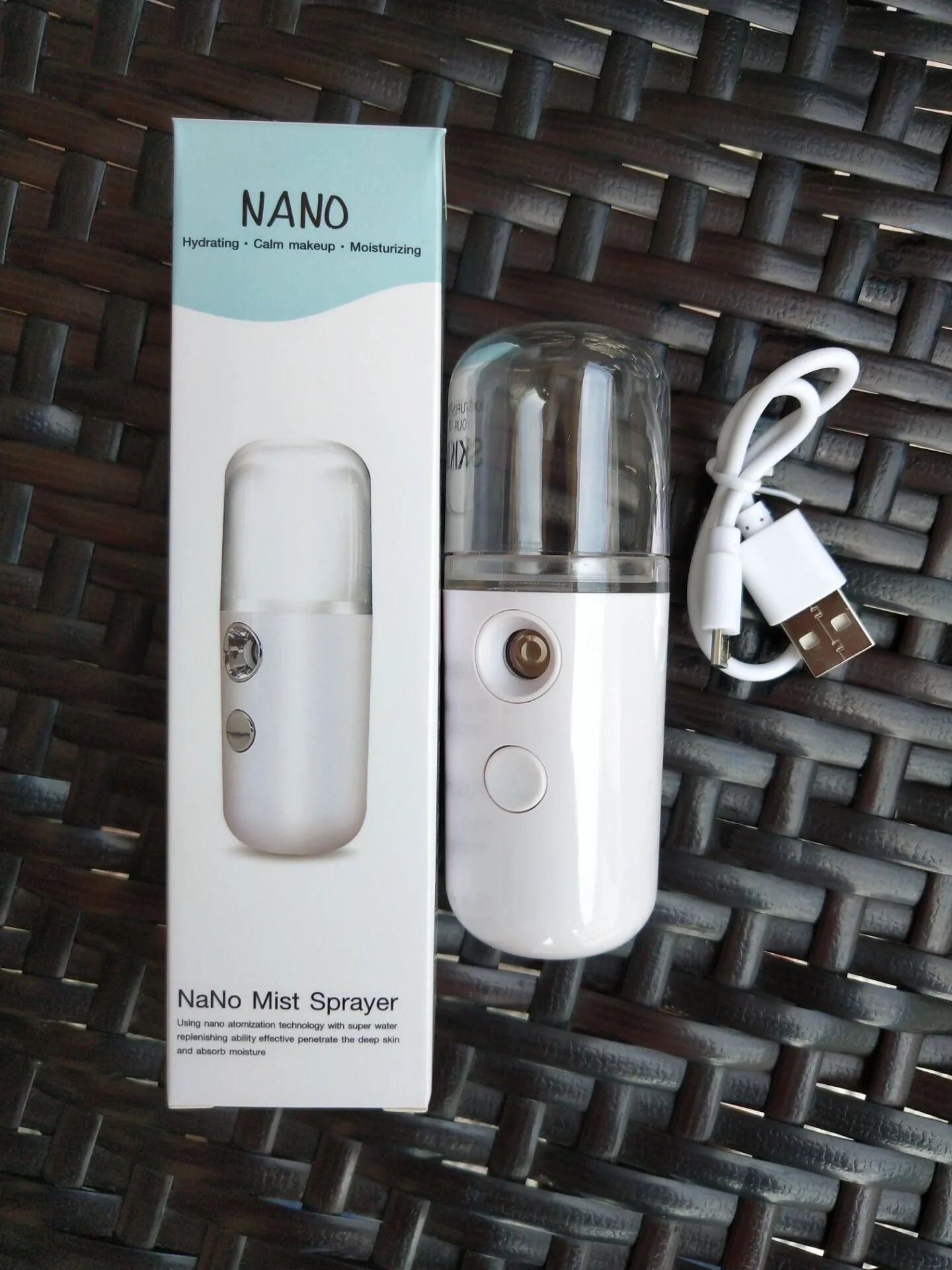 Compact portable nanospray humidifier for deep skin hydration in various colors