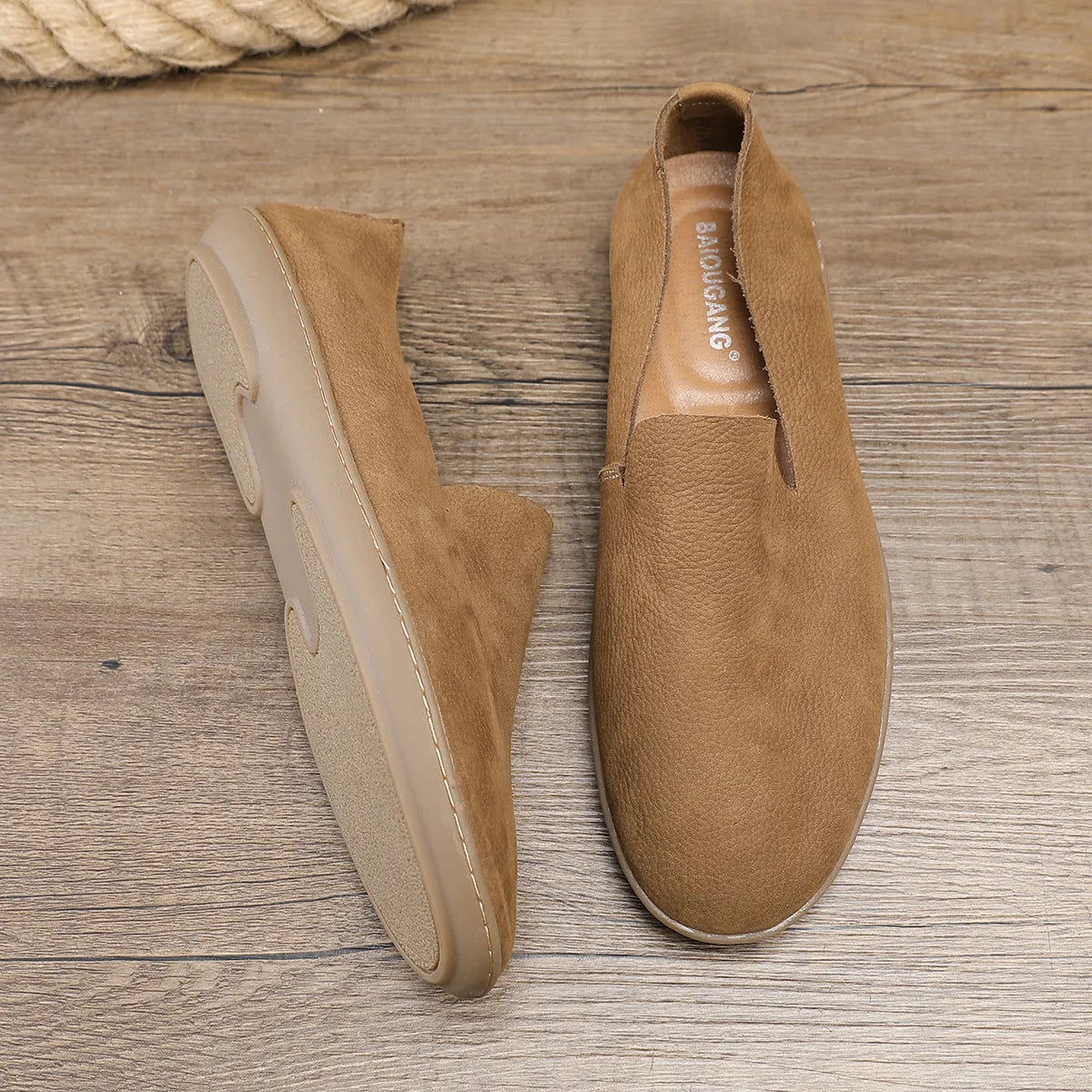 Handmade men's low-top casual shoes in first layer cowhide leather with rubber sole