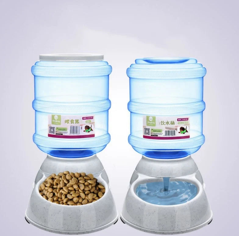 Automatic pet feeder and water dispenser for cats and dogs with large capacity