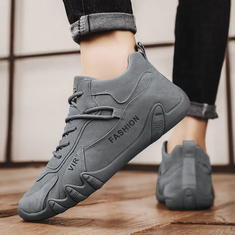 Men's grey low-cut casual shoes with elastic band and synthetic leather upper.