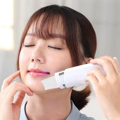 Blackhead cleanser bottle for oily skin with oil control and pore cleaning benefits