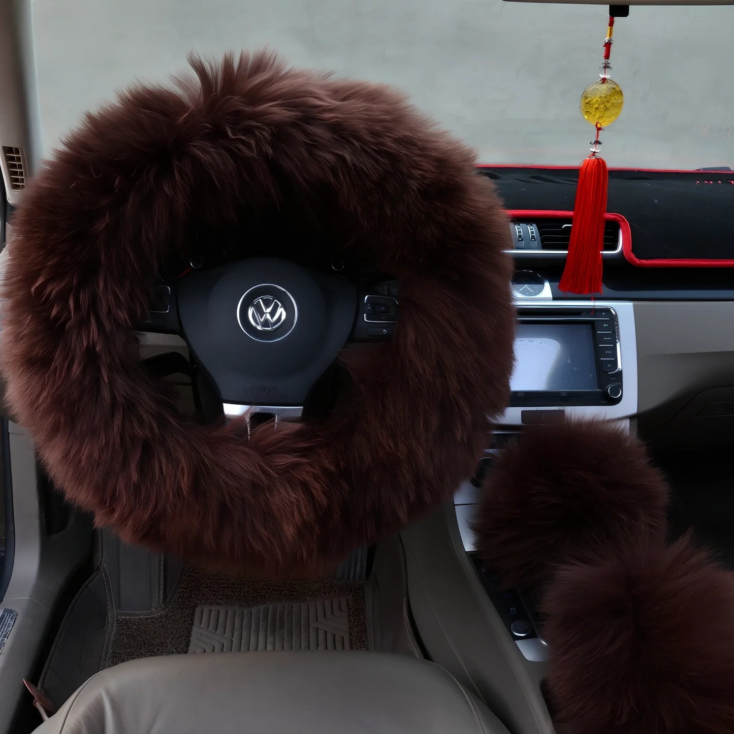 Three-piece wool steering wheel cover showing universal 38cm diameter fit with wool-cashmere blend material