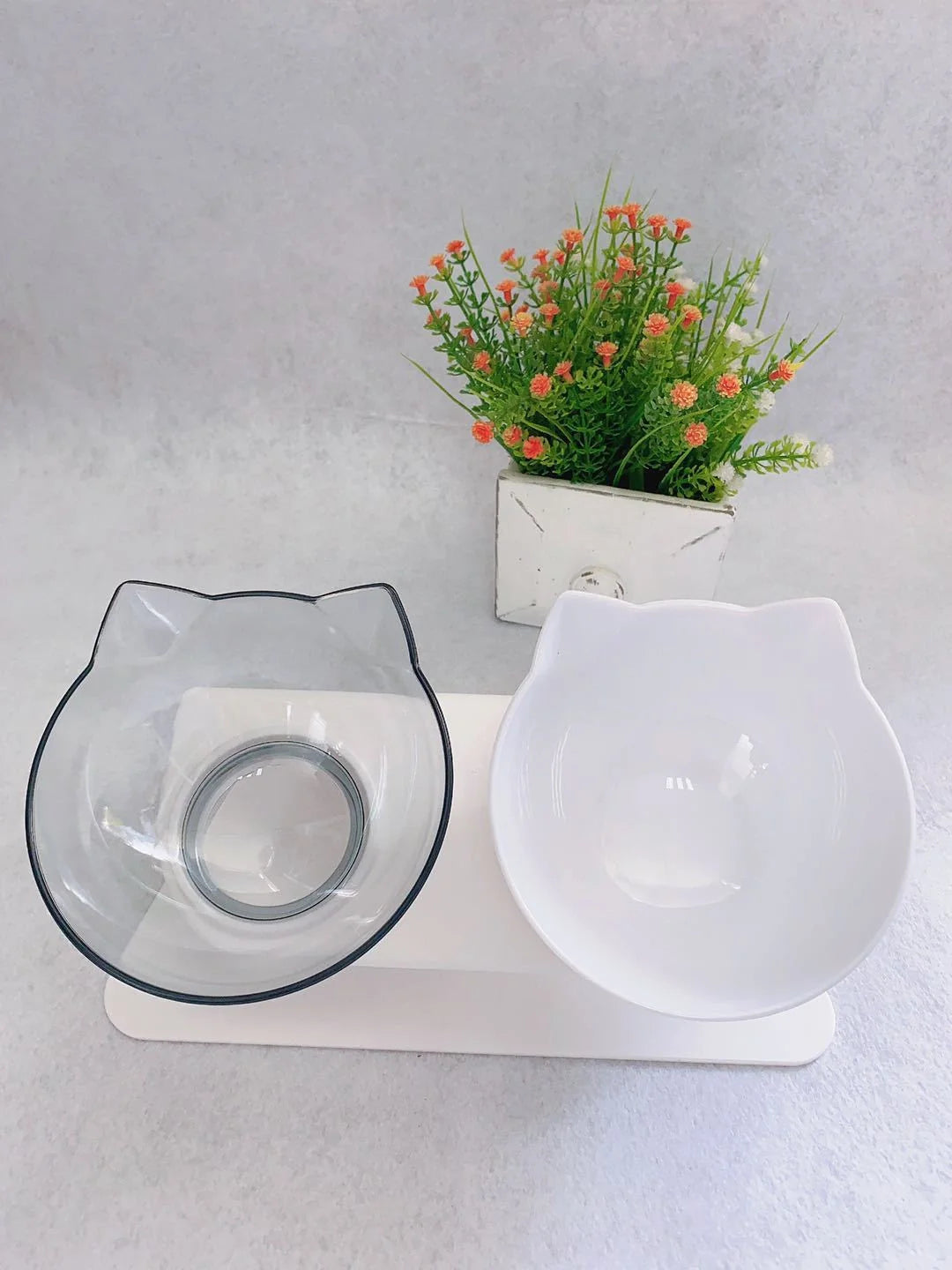 Cat Double Bowl with 15° tilt design for cervical support, transparent cat head and ears, food-grade plastic
