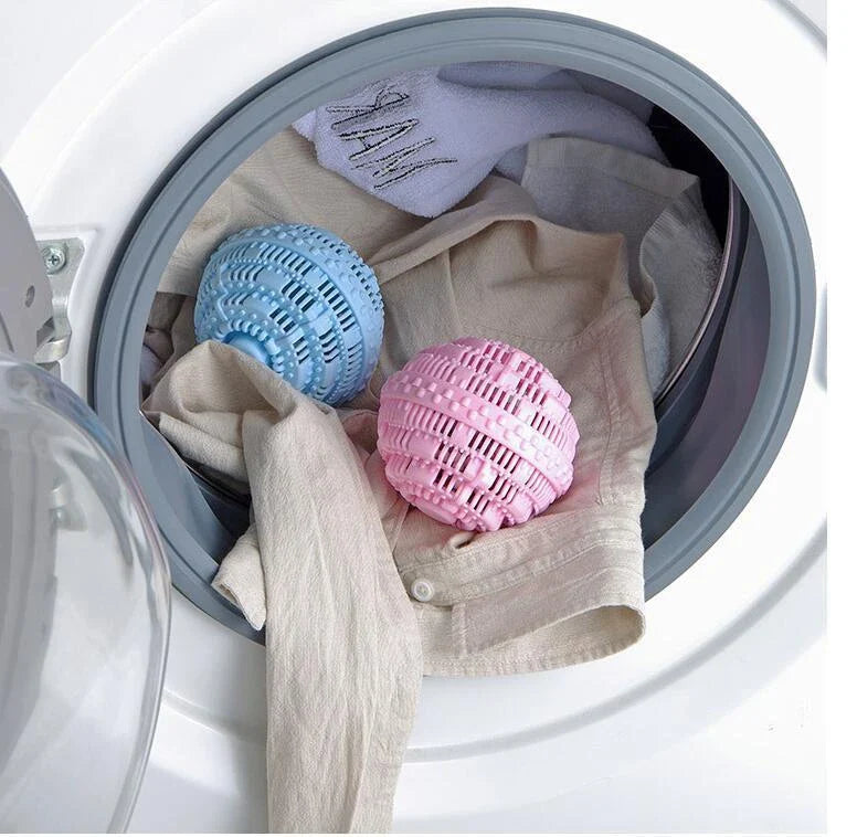 Reusable eco-friendly laundry balls made of TPR material with ceramic microspheres for effective, detergent-free washing