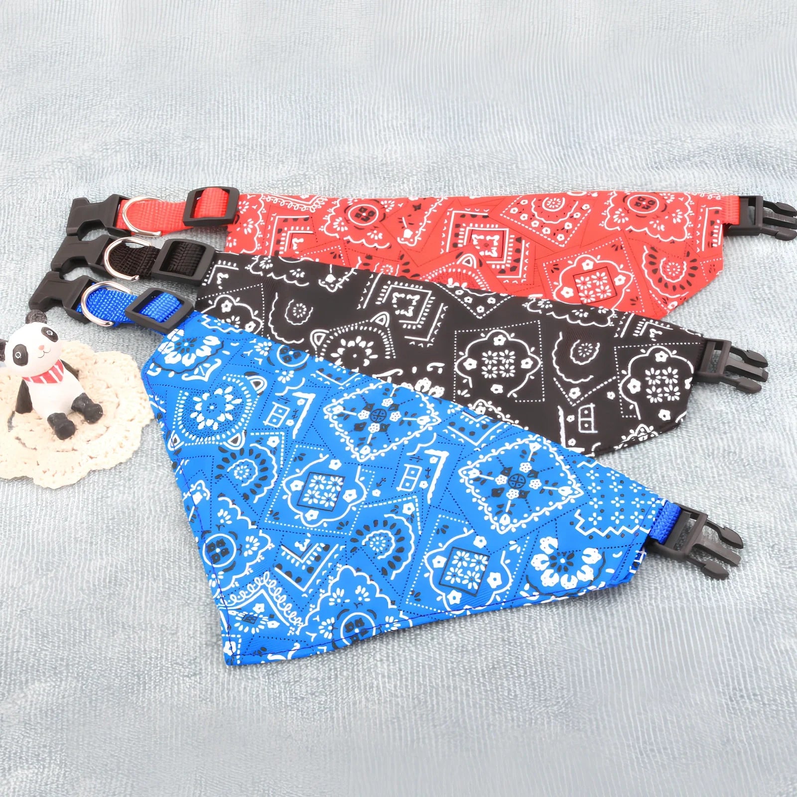 Adjustable twill cotton neckerchief for dogs and cats in XS S M sizes with buckle, red black blue colours
