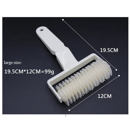 Plastic pizza knife set in white, sizes S, M, L, for clean slicing