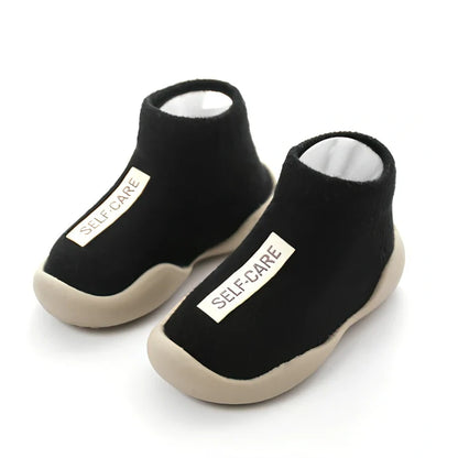 Breathable combed cotton toddler floor socks in black bow tie pattern, size M for 12.5-13.5cm feet, mesh for sweat absorption