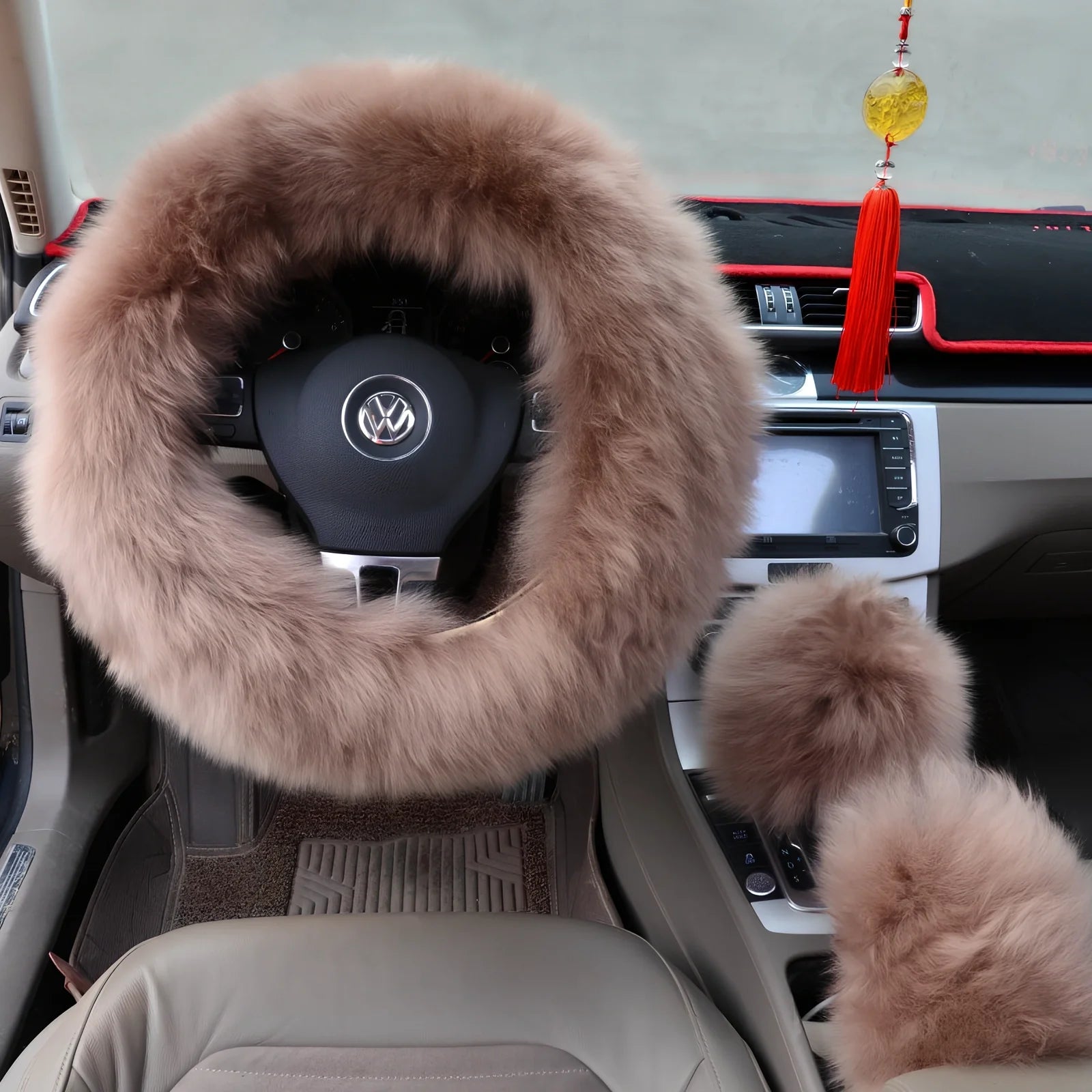 Three-piece wool steering wheel cover showing universal 38cm diameter fit with wool-cashmere blend material