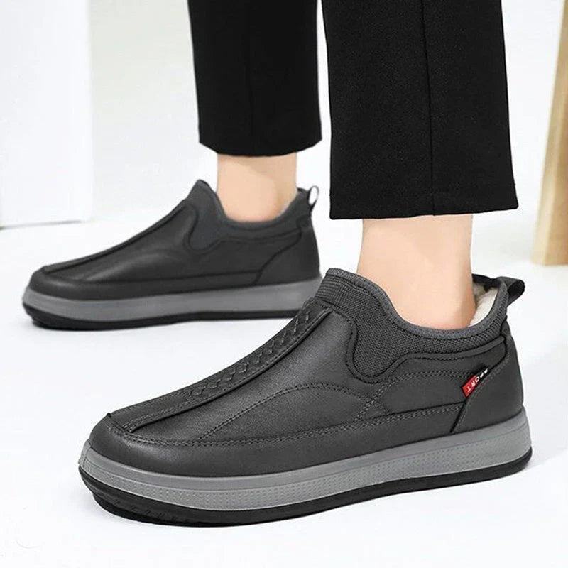 Men's winter ankle boots with fleece lining, platform sole, and non-slip traction