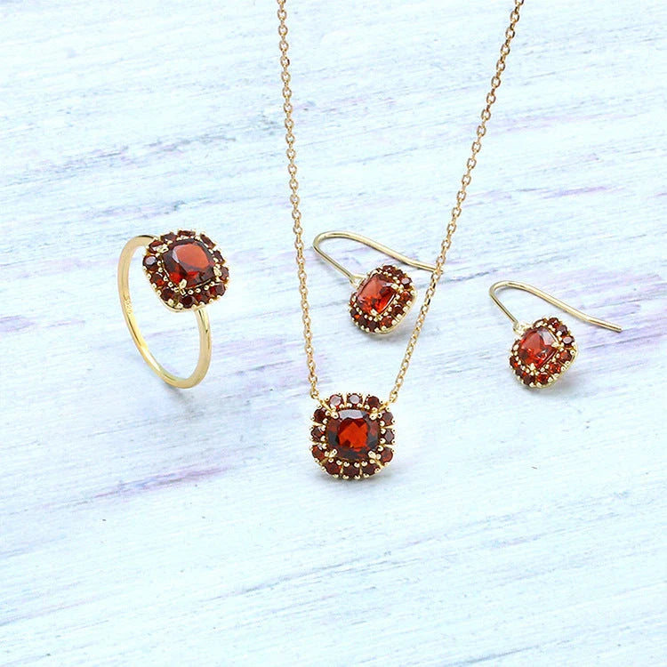 Vintage sterling silver ring with red pomegranate gem inlay, geometric design