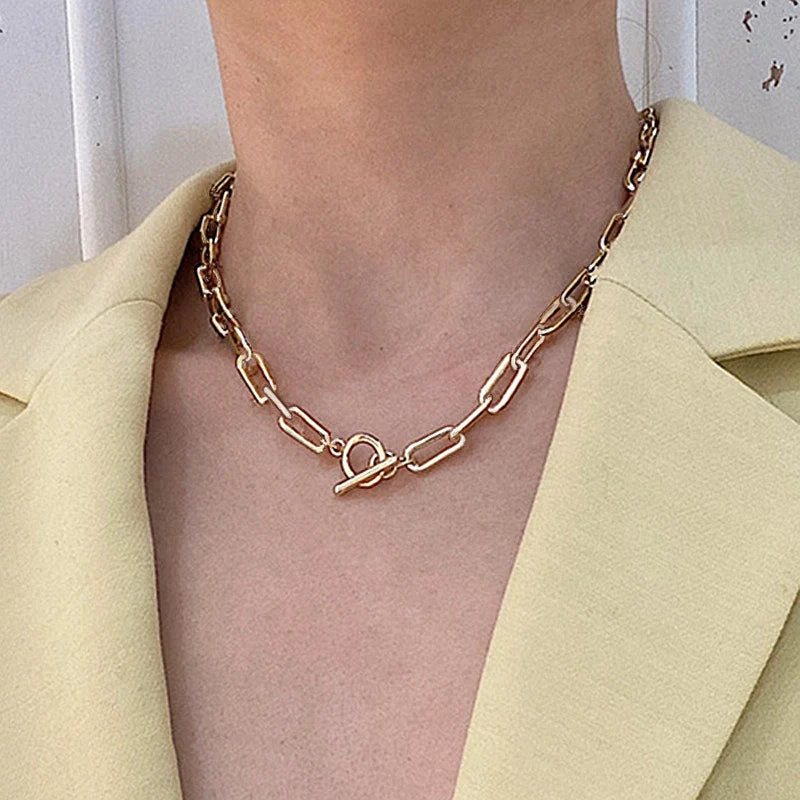 Op Buckle Clavicle Necklace in gold with retro street shooting design