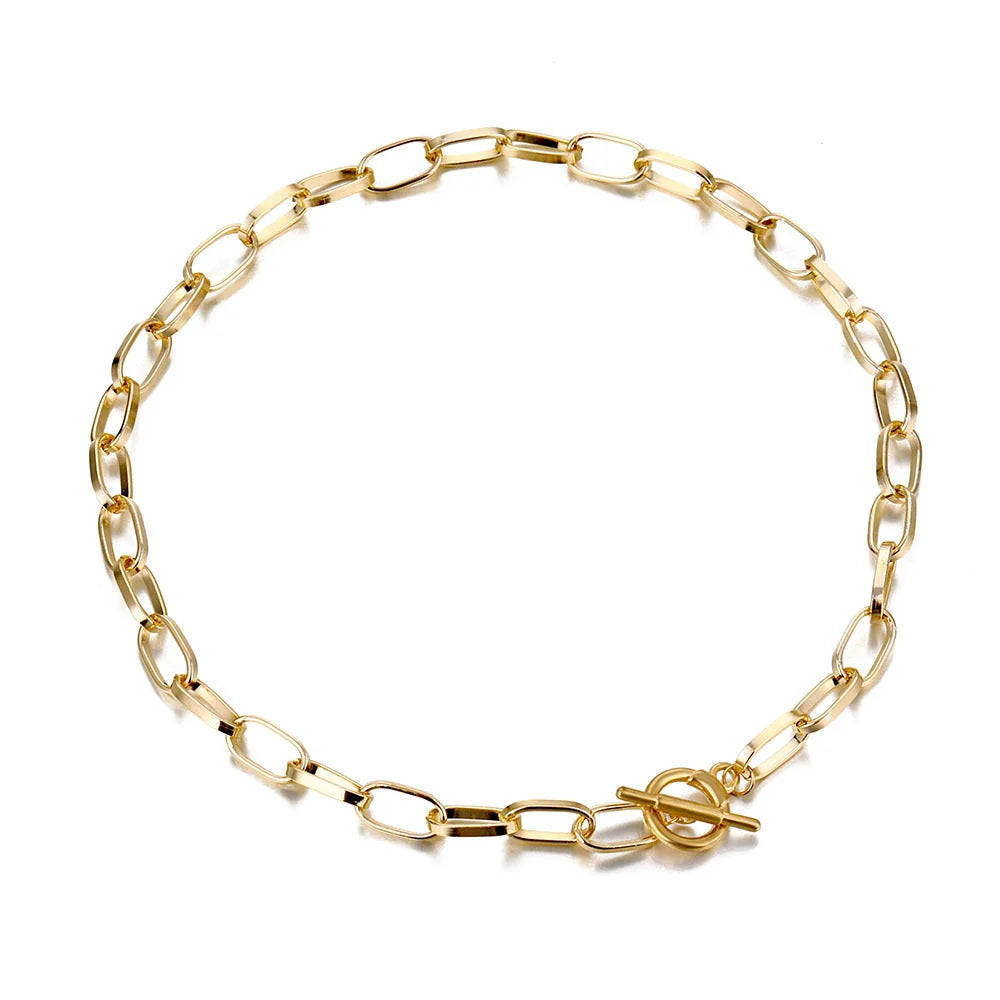 Op Buckle Clavicle Necklace in gold with retro street shooting design