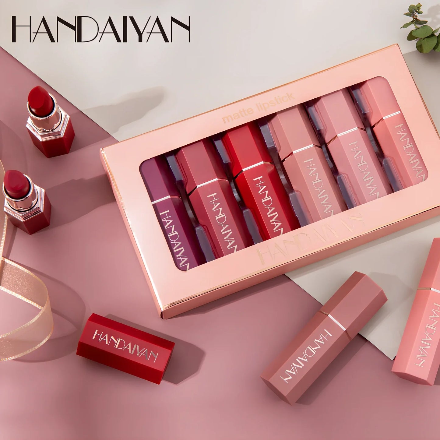 6-colour matte non-stick lipstick set in 18.5 cm gift box, each tube 2.5x2.1x8.2 cm, total 113g