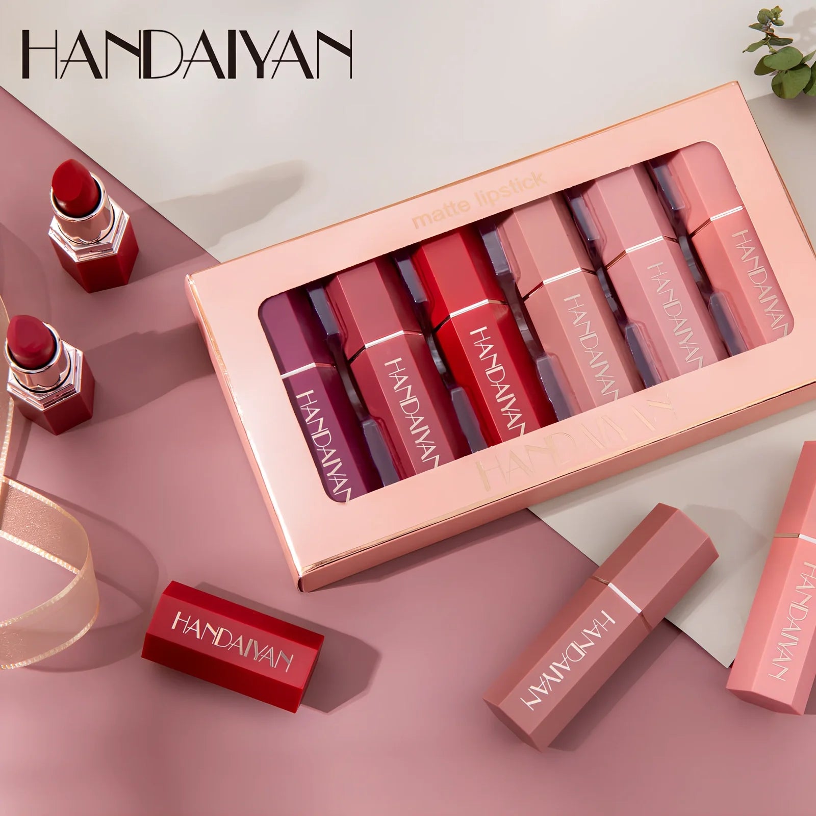 6-colour matte non-stick lipstick set in 18.5 cm gift box, each tube 2.5x2.1x8.2 cm, total 113g