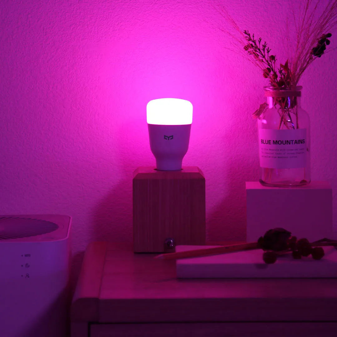 White intelligent voice control bulb with aluminium alloy body and PC shade, 60x60x124mm size
