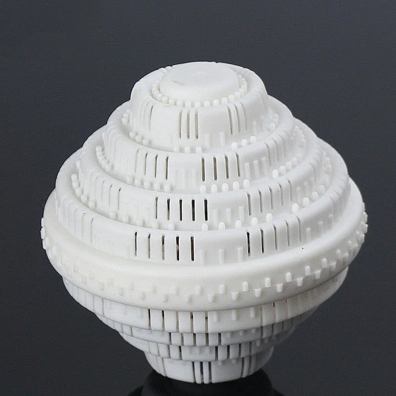 Reusable eco-friendly laundry balls made of TPR material with ceramic microspheres for effective, detergent-free washing