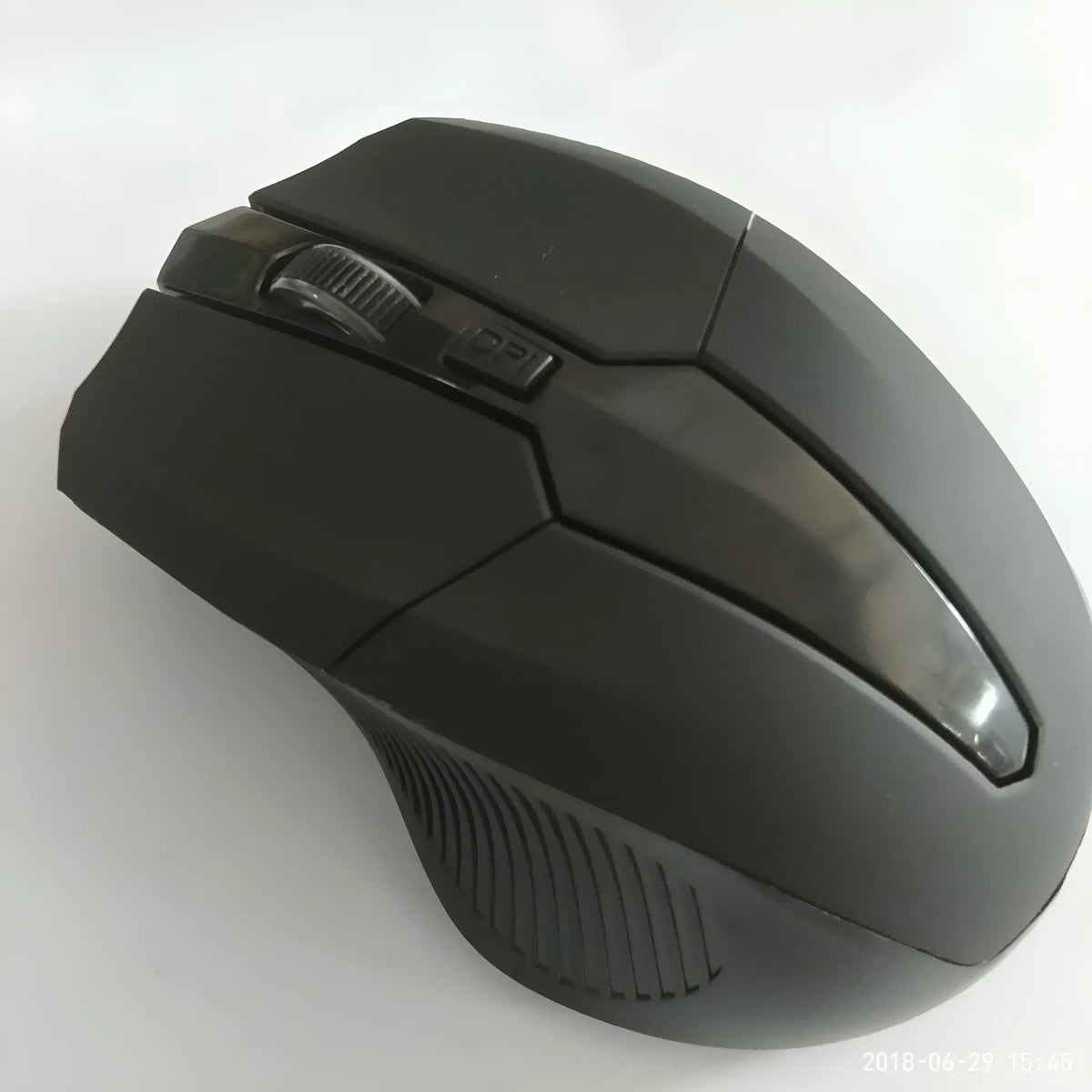 Wireless optical mouse with 1600 DPI 2.4GHz connectivity in seven colour options for desktop use