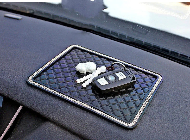 Lingge car anti-slip mat with diamond pattern on a dashboard, 18x14cm PVC mat for all car models