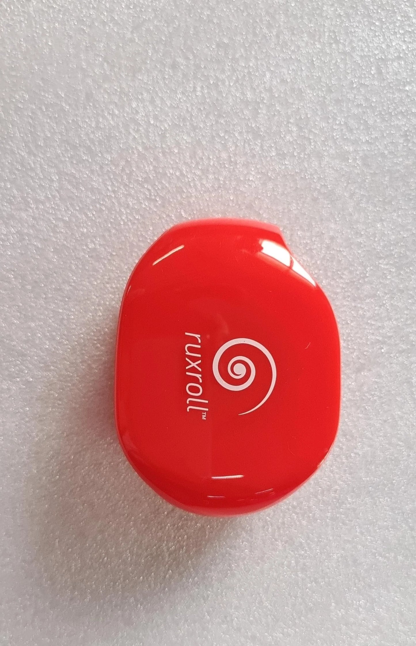 Automatic earphone cable winder in various colours, compact and lightweight design