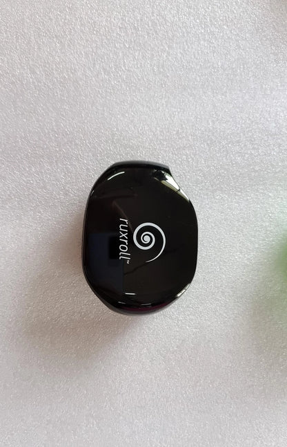 Automatic earphone cable winder in various colours, compact and lightweight design