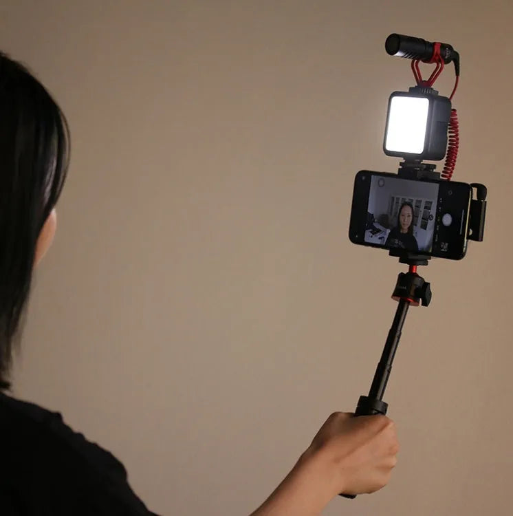 Mini LED photography light with built-in lithium battery, 6W dimmable 5500K, black finish, compact 10.5x8x4cm