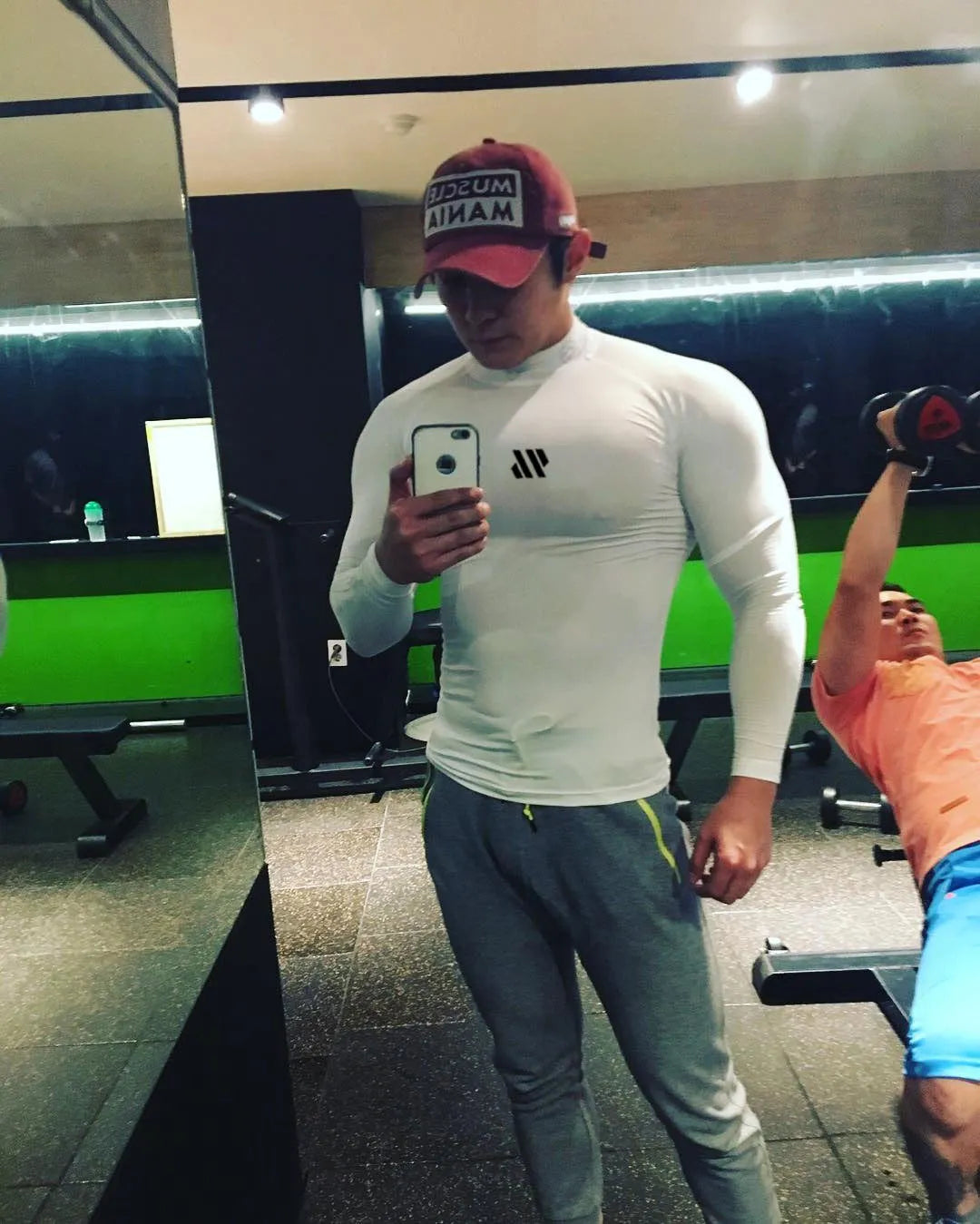 Men's fitness long sleeve quick-dry polyester T-shirt in black, round neck, for running and training