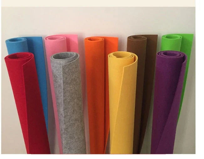 Eco-friendly woolen felt cat kennel in brown, 40cm cubic dimensions