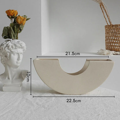 Simplicity Ceramic Vase for dry flower arrangement in Nordic home decor