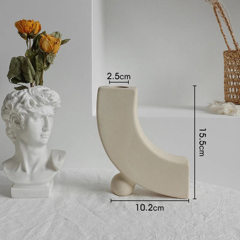 Simplicity Ceramic Vase for dry flower arrangement in Nordic home decor