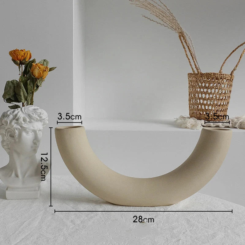 Simplicity Ceramic Vase for dry flower arrangement in Nordic home decor