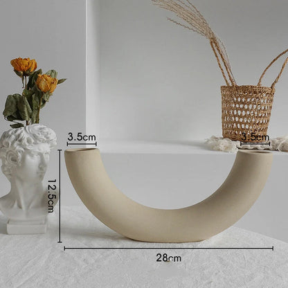 Simplicity Ceramic Vase for dry flower arrangement in Nordic home decor