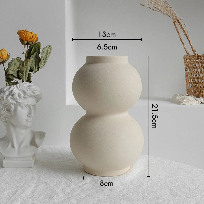 Simplicity Ceramic Vase for dry flower arrangement in Nordic home decor