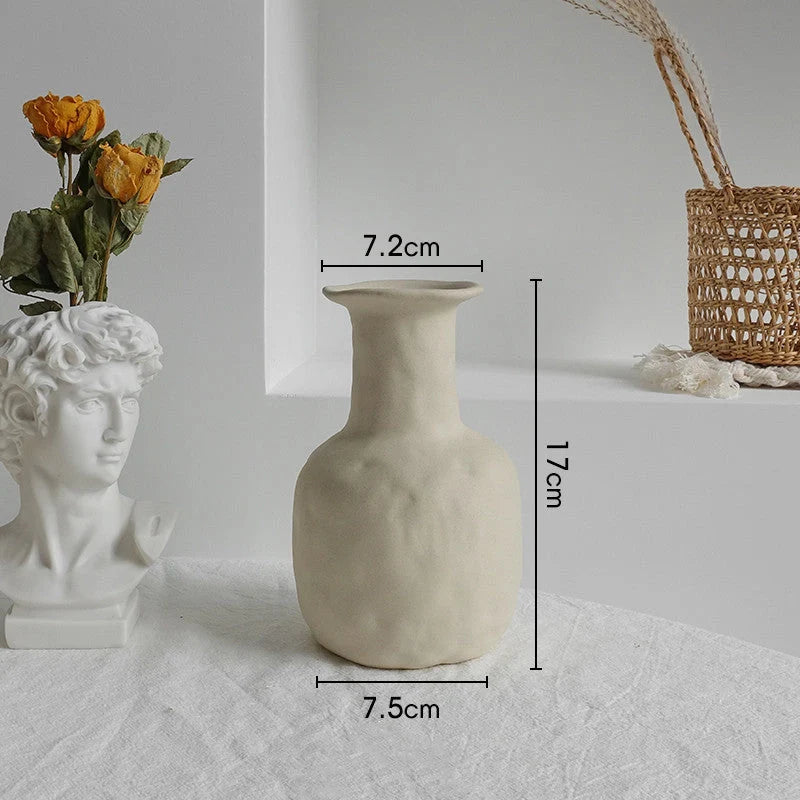 Simplicity Ceramic Vase for dry flower arrangement in Nordic home decor