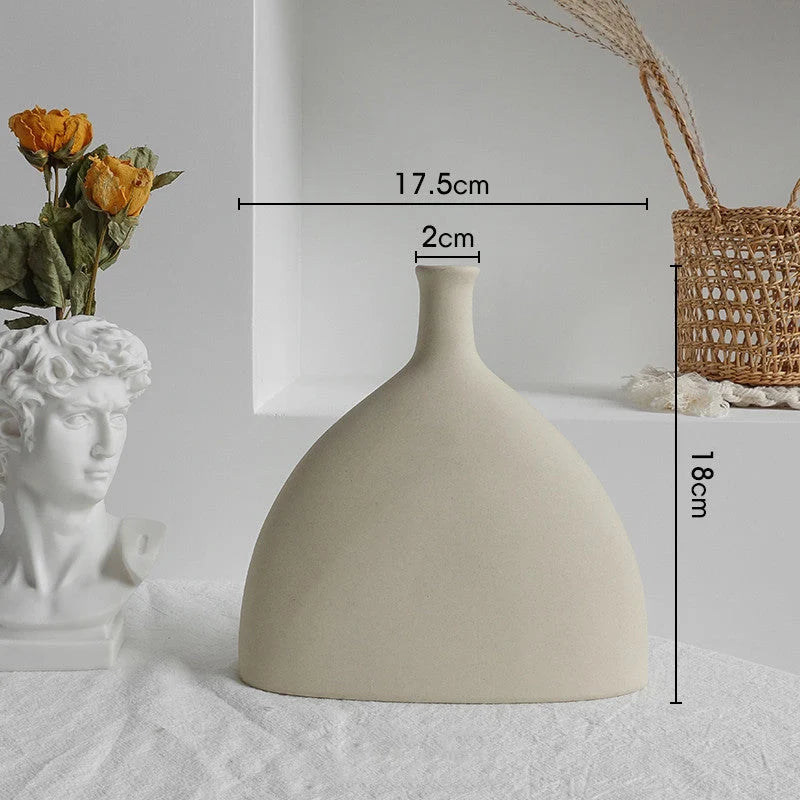 Simplicity Ceramic Vase for dry flower arrangement in Nordic home decor