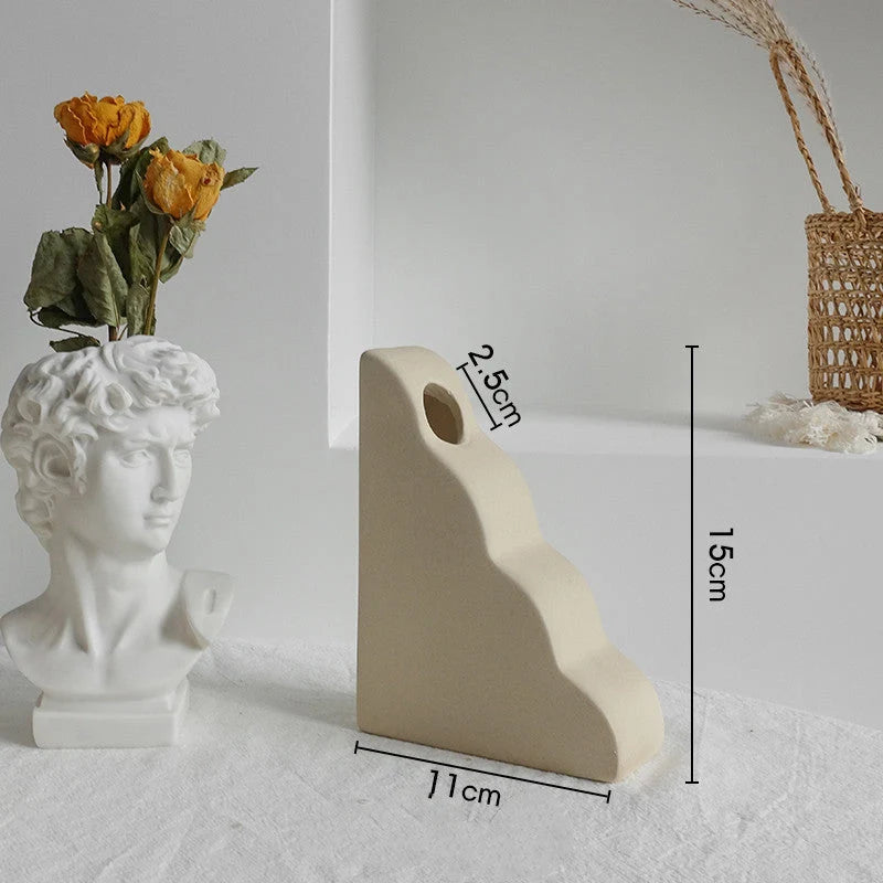Simplicity Ceramic Vase for dry flower arrangement in Nordic home decor