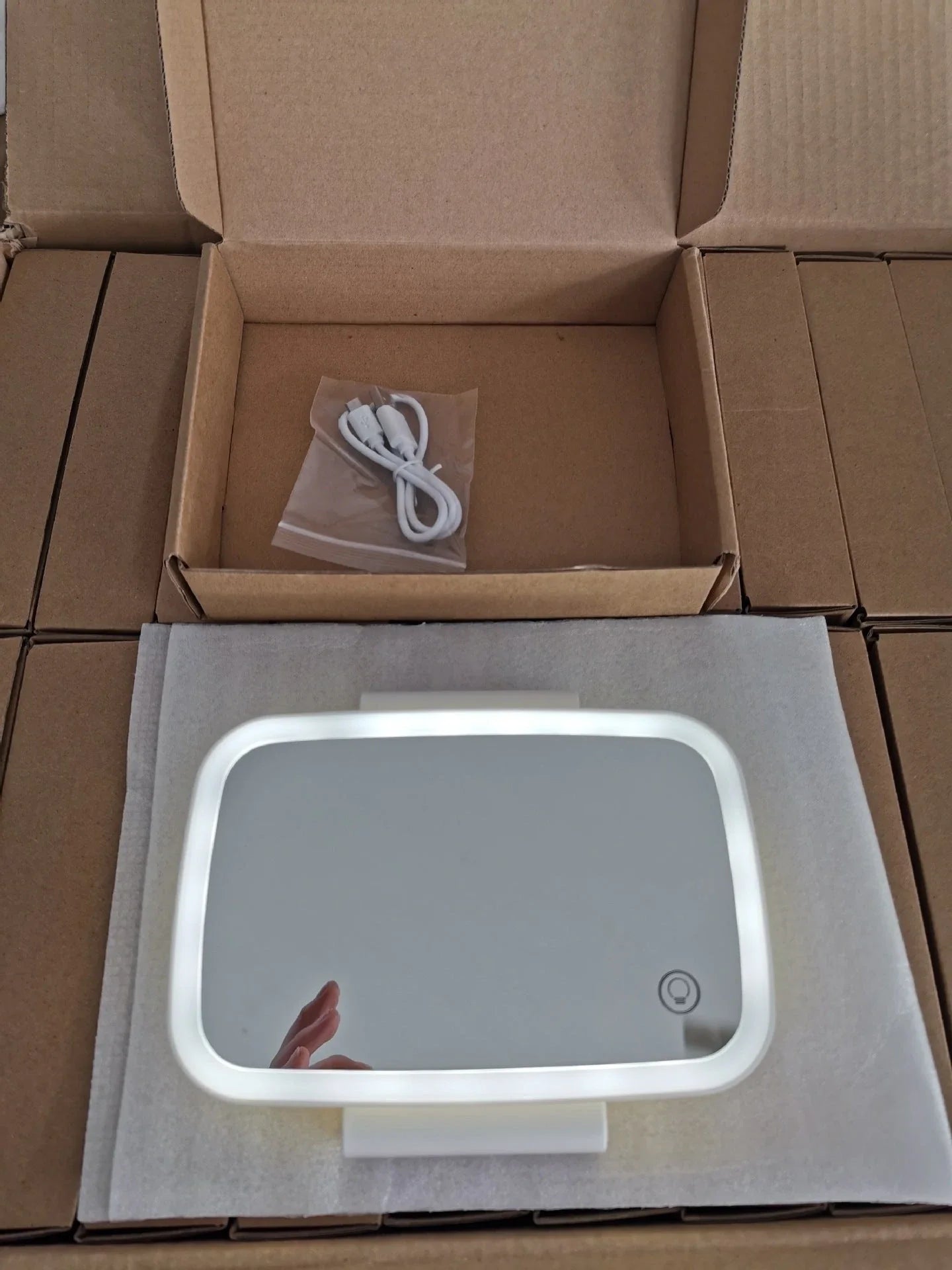 In-Car LED Make-Up Mirror with 21 LED lights and adjustable brightness