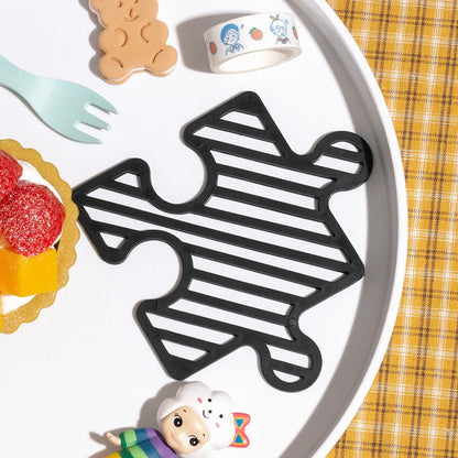 Creative Household Splicing Jigsaw Insulation Pad in blue, black, red, and yellow